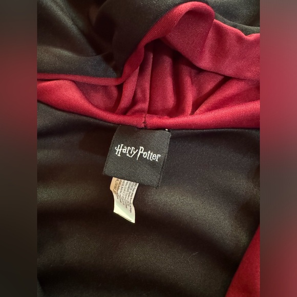 HARRY POTTER GRYFFINDOR ROBE - Picture 2 of 3